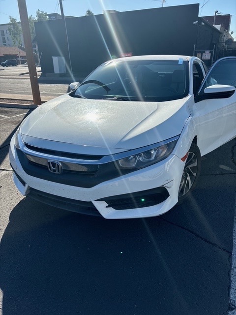 Auto glass service on Honda Civic
